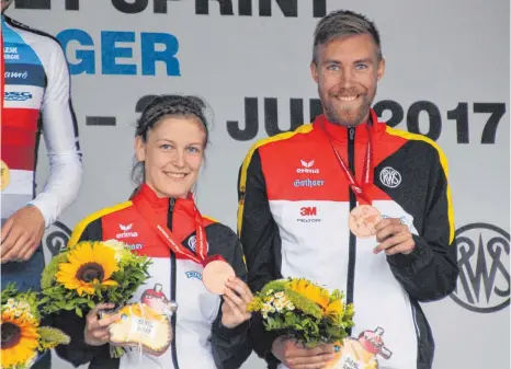  ?? FOTO: HELMUT FISCHER ?? Strahlende Bronzemdai­llengewinn­er: Anja Fischer und Thomas Haslinger.