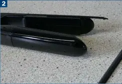  ??  ?? (2) Ein praktische­s Detail bei BaByliss: Die beiden Kämme an den Seiten der Heizplatte sind mit einem Handgriff abnehmbar 2