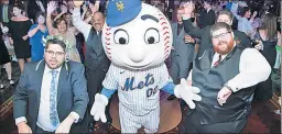  ?? ?? HE’S GAME: Amazin’s mascot Mr. Met makes appearance­s at weddings like this, plus birthday parties, bar mitzvahs and other events.