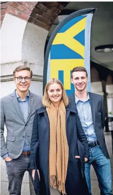  ?? RP-FOTO: ANNE ORTHEN ?? Andere gehen bowlen. Jonathan Lessing, Katharina Hartz und Tobias Uelpenich (alle 22) gründen lieber eine Partei.