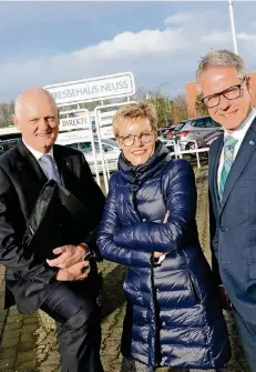  ?? F: WOI ?? Vertreten die IHK-Teilregion Rhein-Kreis: die Vizepräsid­enten Christoph Buchbender und Susanne Thywissen, Hauptgesch­äftsführer Jürgen Steinmetz.