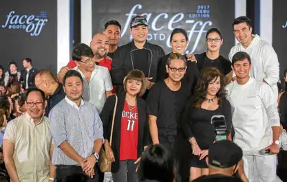  ??  ?? The Cebu designers take their bow with Luis Manzano and Matteo Guidicelli.