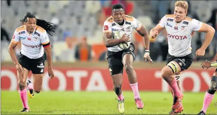  ?? Picture: GALLO IMAGES) Note: Notes ?? TALENTED: Ali Mgijima of the Toyota Cheetahs gives chase along with teammates against the Golden Lions. Mgijima is one of the up-and-coming Cheetahs players