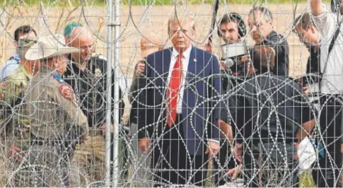  ?? // REUTERS ?? Donald Trump, ayer en la frontera con México en Eagle Pass (Texas)