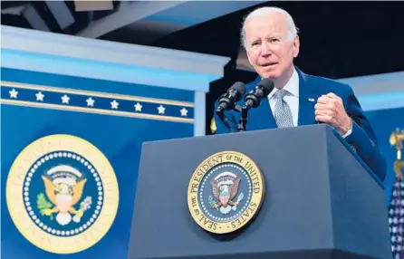  ?? NICHOLAS KAMM/GETTY-AFP ?? President Joe Biden focuses on inflation and his fellow Democrats’ difference­s with the Republican Party on Tuesday during a speech in the South Court Auditorium of the White House.