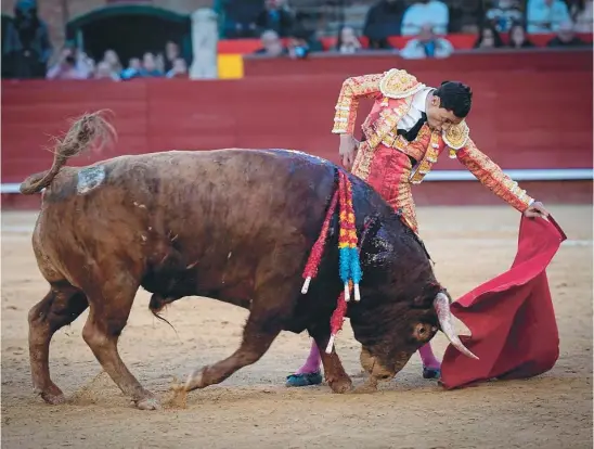  ?? LITUGO/NAUTALIA/EFE ?? Paco Ureña realizó lo más torero de la tarde al natural