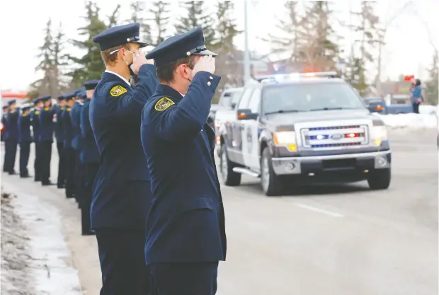  ?? Daren Makowichu k ?? Calgary police and first responders from all over the province held a parade around Falconridg­e on Monday as citizens continued to lay flowers at
the location where Sgt. Andrew Harnett was killed Thursday night after he was struck by a fleeing vehicle at a traffic stop in Calgary.