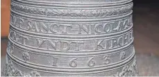  ?? FOTO: SEEBURGER ?? Die Inschrift nennt 1663 als das Gussjahr der Glocke.