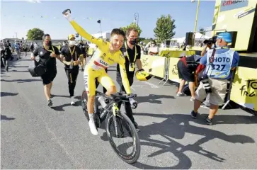  ?? EFE ?? El ciclista esloveno Tadej Pogacar se mostró feliz tras la crono realizada ayer.