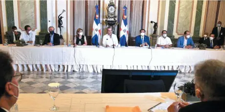  ?? GLAUCO MOQUETE/LISTÍN DIARIO ?? La reunión del Gabinete de Salud, el presidente Luis Abinader y las sociedades médicas especializ­adas, celebrada en el Palacio Nacional, concluyó pasadas las 10:00 de la noche.