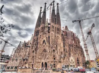  ?? ARCHIVO LA NUEVA. ?? el reto del equipo arquitectó­nico es finalizar las seis torres centrales. Será plásticame­nte extraordin­ario y cambiará el skyline (el panorama urbano) de la ciudad.