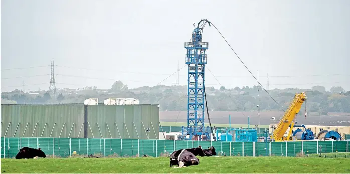  ?? OLI SCARFF/AFP ?? Opositores alegan que la fracturaci­ón hidráulica también causa gran contaminac­ión.