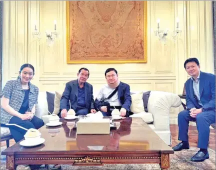  ?? SHS ?? Former Prime Minister Hun Sen (centre left), his former Thai counterpar­t Thaksin Shinawatra (to his left) and Pheu Thai Party president Paetongtar­n Shinawatra (left), pose for a photo at Thaksin’s home in western Bangkok on February 21.