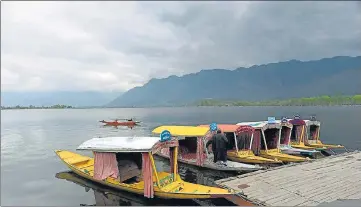  ?? WASEEM ANDRABI/HT ?? Empty shikaras parked on the Dal Lake as few tourists visit amid the second wave of virus infections in Srinagar On Wednesday .