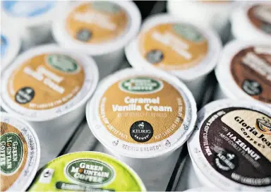  ?? Dani el Acker / Bloom berg news ?? Sales of coffee pods for single-serve machines like Keurig Green Mountain Inc.’sKeurig soared to US$3.8 billion in 2014 from US$234 million in 2009.