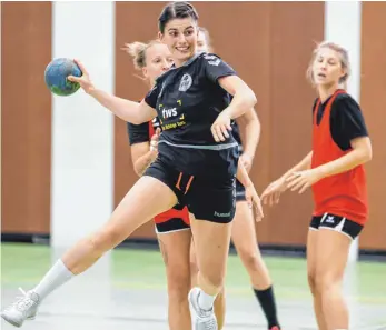  ?? FOTO: ROLF SCHULTES ?? Gegen Herbrechti­ngen/Bolheim wollen die Handballer­innen des TV Weingarten (Barbara Koch) an das gute Heimspiel gegen Lustenau anknüpfen.