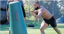  ?? SUSAN STOCKER/SUN SENTINEL ?? Former Baylor standout Shawn Oakman works out at the Posnack Jewish Community Center in Davie in June 2020.