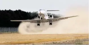  ??  ?? Mit dem PC-24 hat man Zugang zu viel mehr Flughäfen weltweit. PILATUS AIRCRAFT LTD Ein Video der Starts und Landungen auf Naturpiste gibts auf 20min.ch