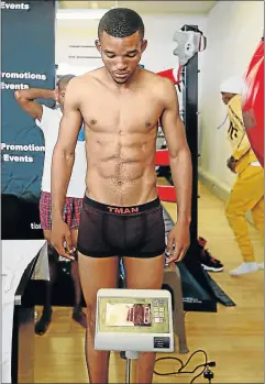  ?? Picture: FILE ?? WEIGHING IN: Azinga Fuzile’s camp not impressed with Lusanda Komanisi mouthing off about fighting their man, seen here on the scales