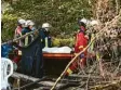  ?? Foto: David Young, dpa ?? Die Tochter des Musikers Leslie Mandoki ist im Hambacher Forst abgestürzt. Notärzte kümmerten sich sofort um die Aktivistin.