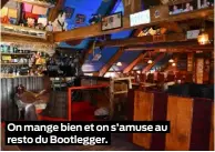  ??  ?? On mange bien et on s’amuse au resto du Bootlegger.