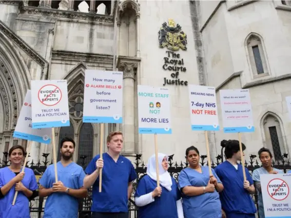  ?? (Getty) ?? Junior doctors and supporters rally outside the Royal Courts of Justice