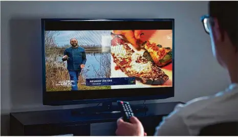  ?? Foto: terovesala­inen, stock.adobe.com/chw ?? Hendrik Ketter bringt Gundelfing­en ins Fernsehen: Mit seinem Restaurant Neuhof am See ist er derzeit in einer Kochsendun­g zu sehen.