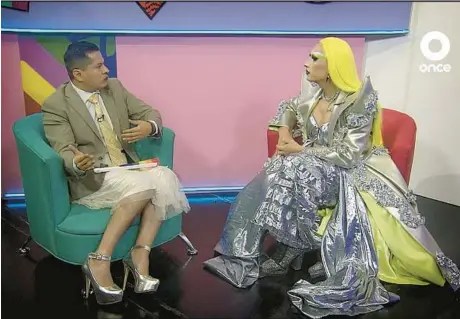  ?? CANAL ONCE ?? Amanda, right, the first drag queen to host a news program for Mexican TV, interviews magistrate Ociel Baena, the first openly nonbinary person in Latin America to hold a judicial position, Oct. 26 on “La Verdrag” in Mexico City.