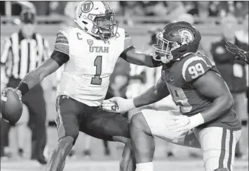  ?? Luis Sinco Los Angeles Times ?? USC defensive lineman Drake Jackson closes in for a sack of Tyler Huntley during a game against Utah.