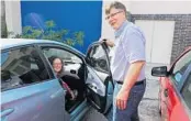  ?? RICARDO RAMIREZ BUXEDA/STAFF PHOTOGRAPH­ER ?? Lisa Haynes-Henry, who is legally blind, left, uses ITNOrlando to get a ride from volunteer driver John VonMutius after her workout on March 23.