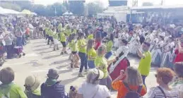  ?? ?? Los bailes tradiciona­les no faltaron en la cita festiva en la ermita de Sant Gregori.