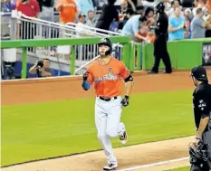  ?? MARK BROWN/GETTY IMAGES ?? Giancarlo Stanton of the Miami Marlins heads for home after hitting his 42nd homerun of the season in the third inning during the game between the Miami Marlins and the Colorado Rockies at Marlins Park on Sunday. Stanton tied the record for most...