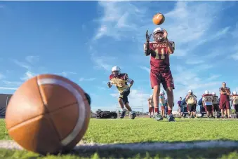  ?? EDDIE MOORE/JOURNAL ?? Santa Fe Indian School’s Chance Platero, left, and Devry Tosa, center, participat­e in a drill at a practice last year.