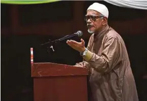  ?? BERNAMA PIC ?? Pas president Datuk Seri Abdul Hadi Awang speaking to 12,000 members of Terengganu Pas Fastaqim in Kerdau, Temerloh, on Saturday.