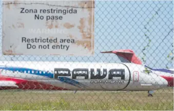  ??  ?? Aviones de PAWA estacionad­os en el Aeropuerto Internacio­nal de Las Américas.