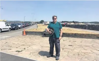  ?? ELIZABETH BRADFIELD ?? Councillor Charles Smith on the Eastern Promenade in Porthcawl