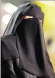  ?? DPA-BILD: HAIDER ?? Eine Frau im Nikab – so gekleidet soll ein Mädchen seit drei Jahren in Belm zur Schule gehen.