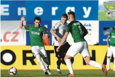  ?? Foto: FK Jablonec ?? Spartu nepoznával Vladimir Jovovič (vlevo) hrál ještě loni za Suboticu, v neděli se se Spartou potkal už v dresu Jablonce.