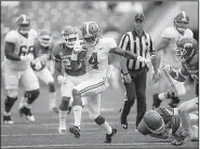  ?? NWA Democrat-Gazette/CHARLIE KAIJO ?? Alabama Crimson Tide wide receiver Jerry Jeudy (4) carries the ball for a score against Arkansas on Saturday at Donald W. Reynolds Razorback Stadium in Fayettevil­le.