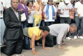  ?? I African News agency (ANA) ?? Some ECG members fell down, praying and weeping after news filtered through of Shepherd Bushiri’s release on R100 000 bail.
