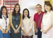  ??  ?? Robinsons Land Corp.’s Jorrize Philip Leonardo, Abby Gail Aragon and leasing manager Jubie Anne Vallarta with Annie Wong, Marcial Canlas and Roshell Tan