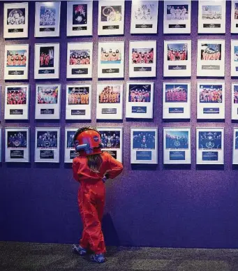  ?? Photos by Elizabeth Conley/Staff photograph­er ?? Kiahla Shelton, 10, of Clear Lake, looks at photos of astronauts at Space Center Houston during the launch party for Artemis I in August. The launch was scrubbed due to technical issues.