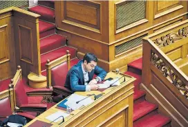  ??  ?? Der griechisch­e Ministerpr­äsident Alexis Tsipras muss seine SyrizaPart­ei von der Einigung mit den Europartne­rländern überzeugen.