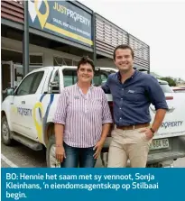  ??  ?? BO: Hennie het saam met sy vennoot, Sonja Kleinhans, ’n eiendomsag­entskap op Stilbaai begin.