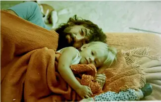  ??  ?? Peter Peacock cuddles his elder daughter, Melanie, in 1979 in Melbourne.