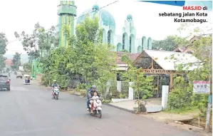  ??  ?? MASJID di sebatang jalan Kota Kotamobagu.