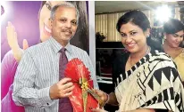  ??  ?? People’s Bank Ceo/general Manager N. Vasantha Kumar presenting a special gift to Veteran Dancer and Mentor Upuli Panibharat­ha