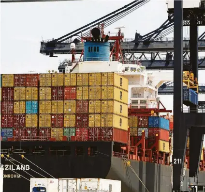  ??  ?? Steve Gonzales / Staff photograph­er The Greater Houston Port Bureau, a nonprofit trade organizati­on promoting the maritime industry, will hold its monthly meeting Thursday.