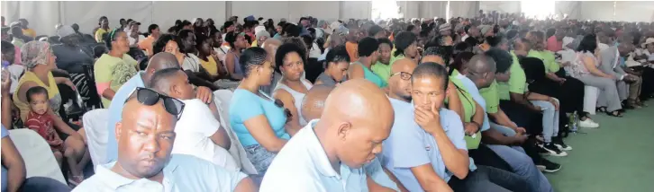  ??  ?? ABOVE: Over a thousand people attended the Minister of Human Settlement­s, Lindiwe Sisulu’s visit to Lerato Park yesterday.