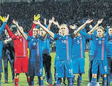  ?? FOTO: EEFE ?? La celebració­n de los jugadores islandeses tras lograr la clasificac­ión para el Mundial de Rusia-2018